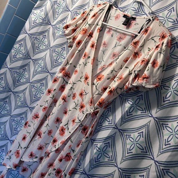 FOREVER 21 Floral Wrap Dress in Cream and Orange Print with Tie Waist - Picture 6 of 9